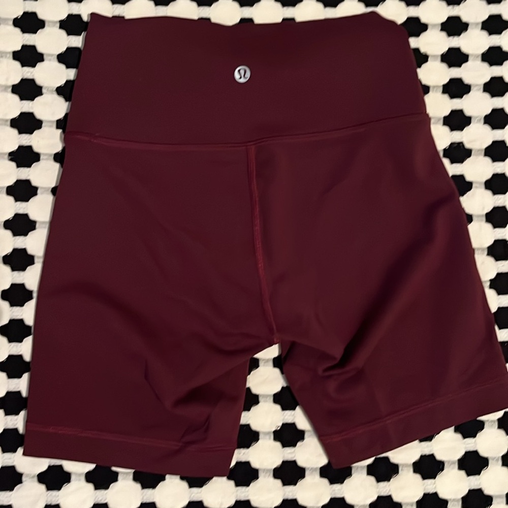 Lululemon 6” short